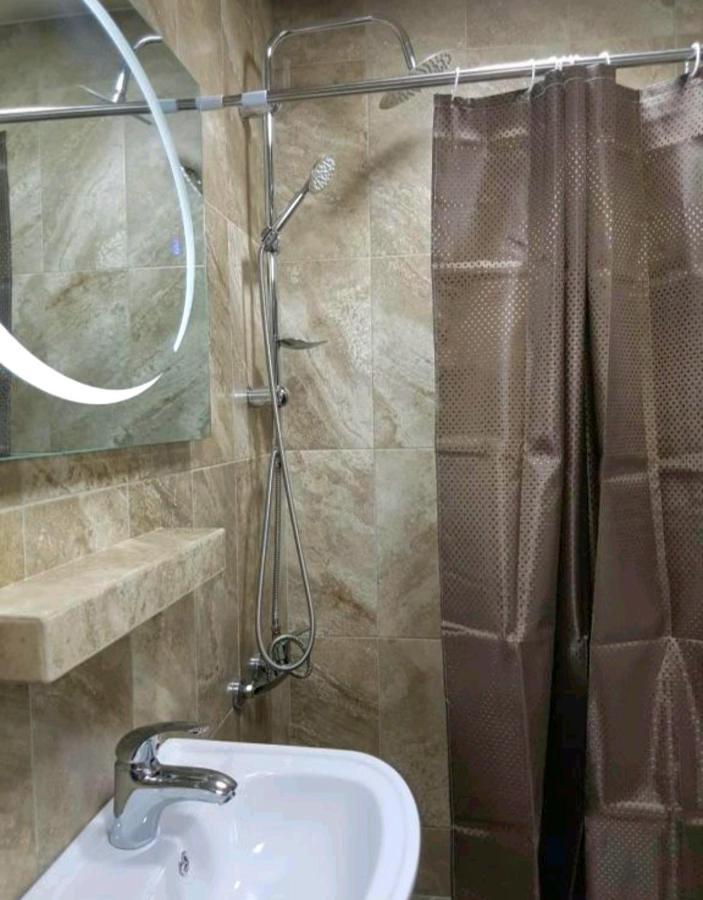 Guest House 15A Kutaisi Eksteriør bilde